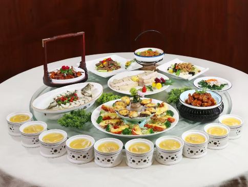 《聖誕逍遙遊+溫泉》肇慶國家5A級景區「七星岩」 廣東小九寨溝「紫雲谷」「羚羊峽遊船」VIP包廂【金湯花膠雞(位上)+海膽醬焗小青龍(保證每人半隻)+秘製青芥焗8頭鮑魚宴】肇慶江門中山純玩4天團
