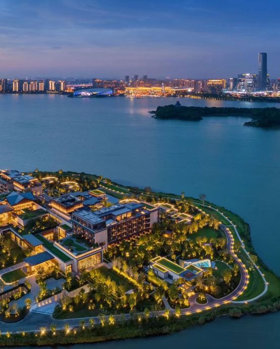 江南(揚州、興化、蘇州、上海) 5天團 李中水上森林公園、鳳城河梅園、七里山塘街、東關街、黃浦江外灘、武康大樓【蘇州保證入住1晚私人度假島嶼上高端豪華Four Seasons四季酒店】