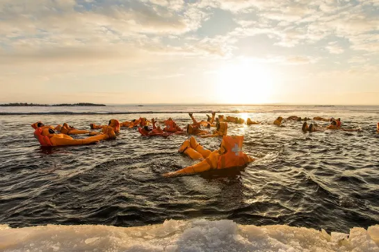 Polar_Explorer_冰海浮泳