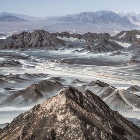 青海、西寧、茶卡、大柴旦8天之旅 ※即將消失的中國水墨丹霞~黑獨山、天空之鏡~茶卡鹽湖、中國面積最大高原內陸咸水湖~青海湖、連住兩晚：大柴旦星際野奢酒店、保證安排乘坐2+1豪華旅遊巴