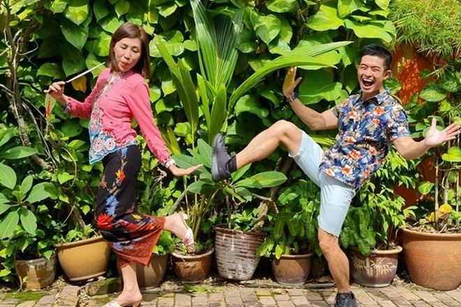 穿上小娘惹服裝漫遊古城