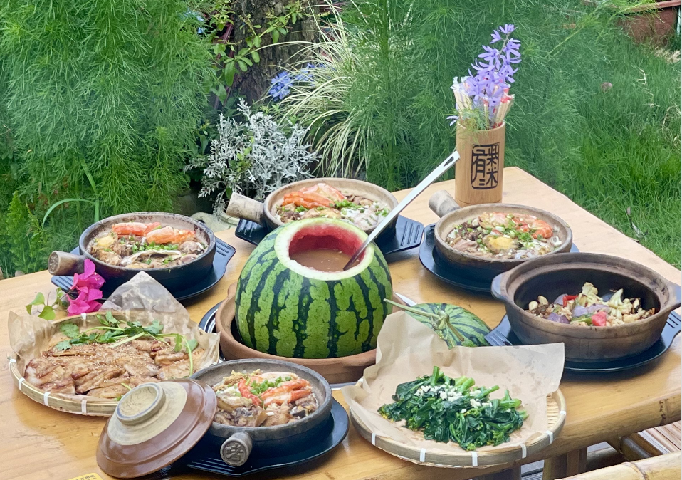 荔枝柴火鮑魚海鮮煲仔飯(位上)+水鴨瑤柱西瓜盅