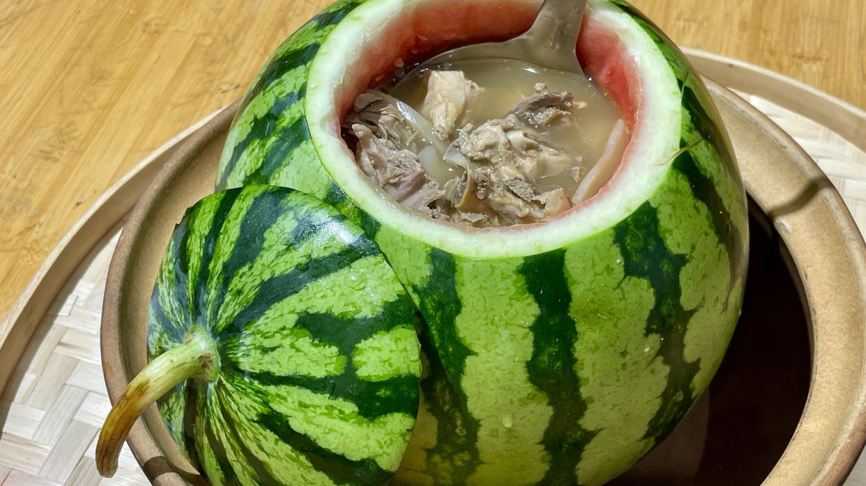 荔枝柴火鮑魚海鮮煲仔飯(位上)+水鴨瑤柱西瓜盅