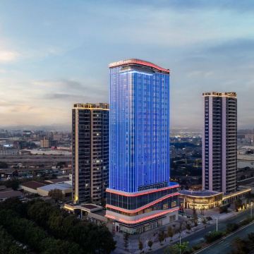 《永安獨家》《2025年最新開業》潮州希爾頓惠庭酒店《「潮汕風情畫」+高鐵》 包廂享用【鮑片砂鍋粥養生宴】【紅燒海參魚皮+十八道菜桌宴】湘子橋的日與夜 潮州美食純玩3天團 