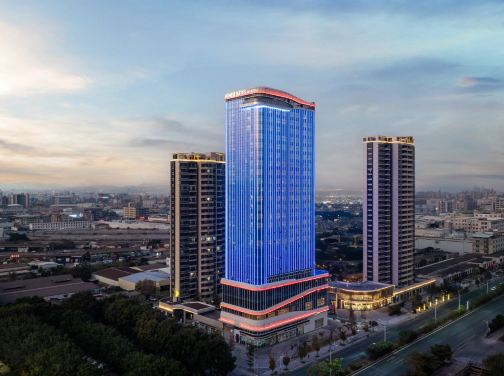 《永安獨家》《2025年最新開業》潮州希爾頓惠庭酒店《「潮汕風情畫」+高鐵》 包廂享用【鮑片砂鍋粥養生宴】【紅燒海參魚皮+十八道菜桌宴】湘子橋的日與夜 潮州美食純玩3天團 《永安獨家》《2025年最新開業》潮州希爾頓惠庭酒店《「潮汕風情畫」+高鐵》 包廂享用【鮑片砂鍋粥養生宴】【紅燒海參魚皮+十八道菜桌宴】湘子橋的日與夜 潮州美食純玩3天團