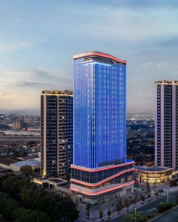 《永安獨家》《2025年最新開業》潮州希爾頓惠庭酒店《「潮汕風情畫」+高鐵》 包廂享用【鮑片砂鍋粥養生宴】【紅燒海參魚皮+十八道菜桌宴】湘子橋的日與夜 潮州美食純玩3天團 