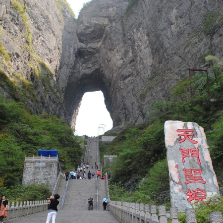 【5鑽】【聖誕限定🎄】張家界、鳳凰古城5天純玩高鐵團 張家界 (天門山、天門洞、天子山、袁家界、百龍電梯、無人機航拍、十里畫廊、寶峰湖)、鳳凰古城 (沱江泛舟、古城夜遊)、聖誕節自助餐