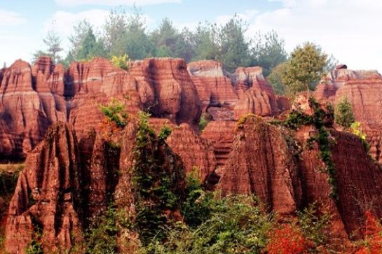 紅石林國家地質公園-飛來石