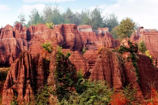 紅石林國家地質公園-飛來石