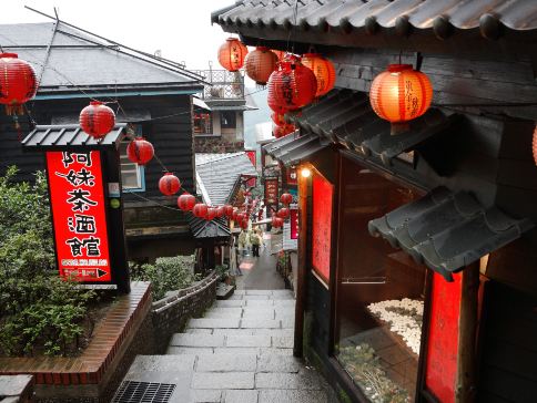 宜蘭 太平山森林+台北+淡水 蘊泉庄溫泉5天【全港獨家】蘊泉庄溫泉溫泉酒店+IG熱點-珊瑚貝殼廟+十分放天燈