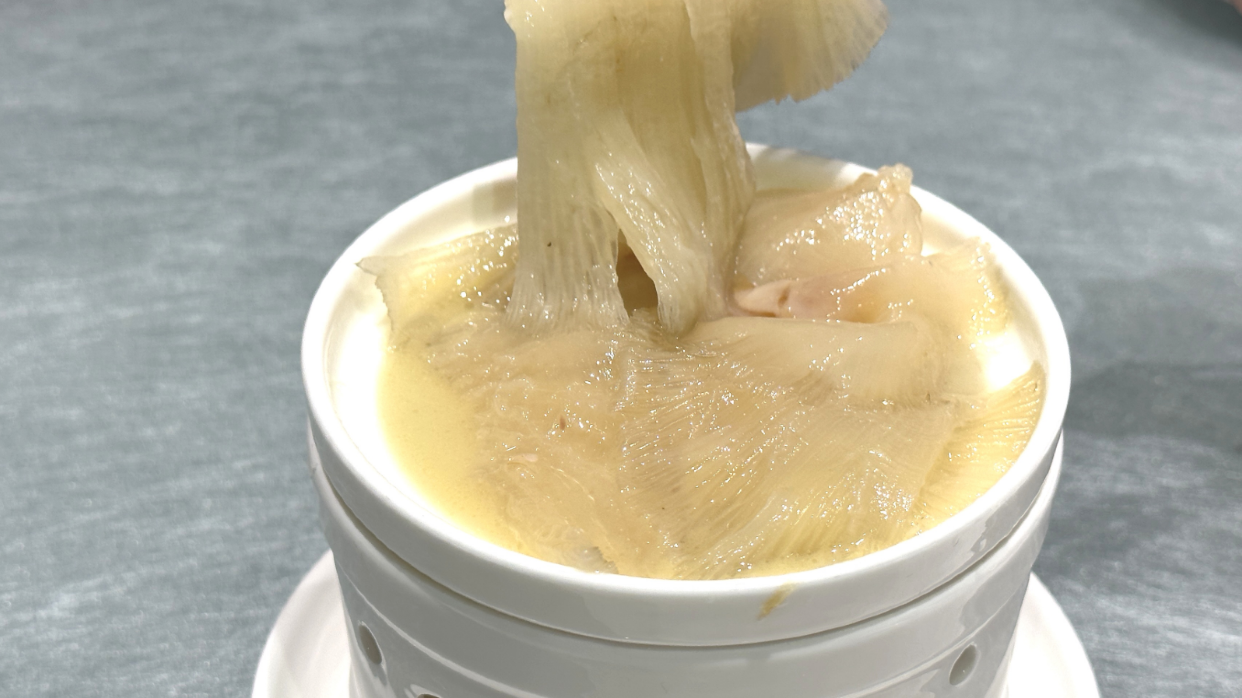 招牌砂鍋濃湯雞煲翅