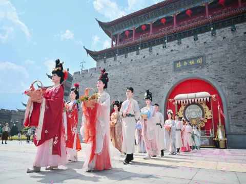 閩越水鎮花朝節