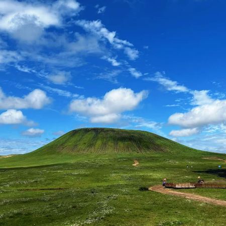 內蒙古(火山+草原+沙漠)6天純玩之旅 烏蘭哈達火山、希拉穆仁草原~穿蒙古服騎馬拍照、篝火晚會、蒙古包、響沙灣、大召寺、內蒙古博物院、特色文博下午茶、塞上老街