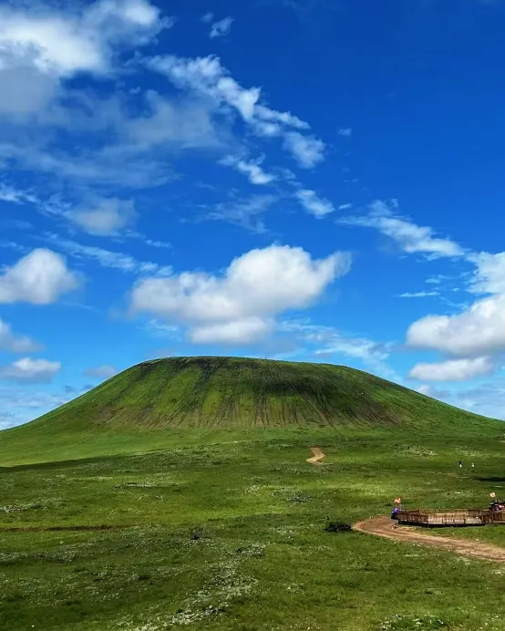 內蒙古(火山+草原+沙漠)6天純玩之旅 烏蘭哈達火山、希拉穆仁草原~穿蒙古服騎馬拍照、篝火晚會、蒙古包、響沙灣、大召寺、內蒙古博物院、特色文博下午茶、塞上老街