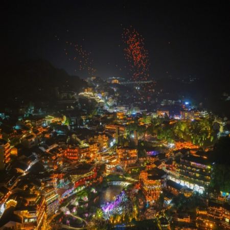  湘西特色文化狂歡節~摸泥節、鳳凰古城、張家界(袁家界、天子山、天門山、百龍電梯、金鞭溪景區)5天美食純玩高鐵團【保證廣東話導遊‧2+1豪華旅遊巴】【限定出發：8月19日】
