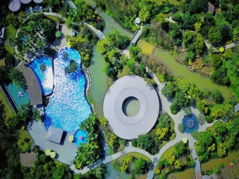 半月山溫泉小鎮(無限次使用溫泉公園)