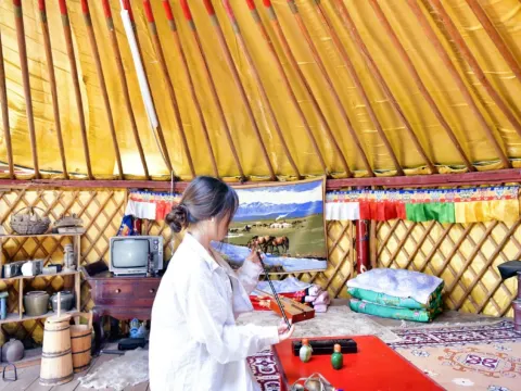 鄂爾多斯草原-蒙古人家