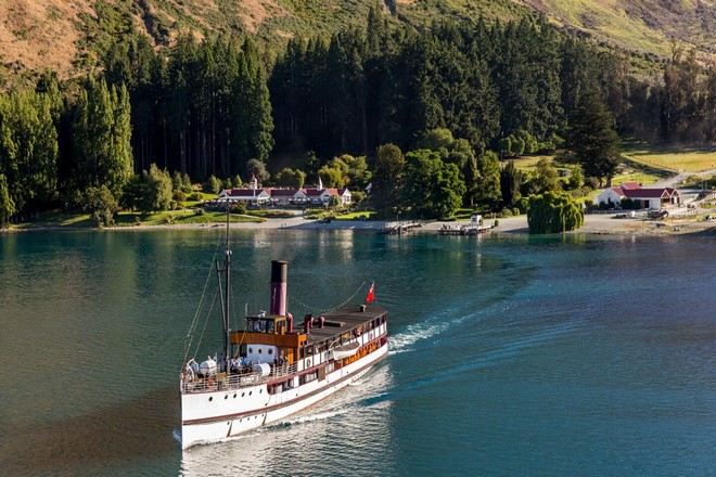 厄恩斯勞號百年蒸汽船