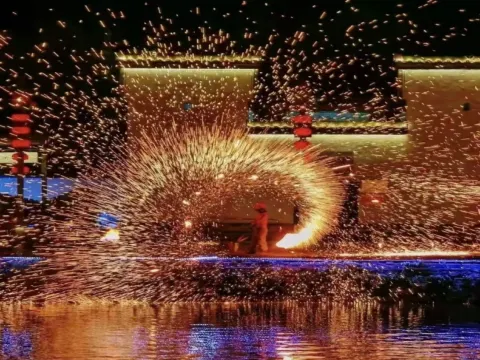 犁橋水鎮打鐵花