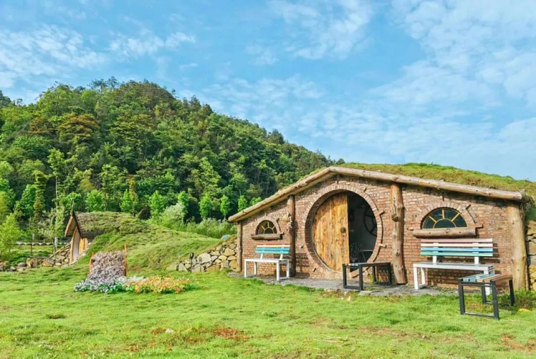 嶺南紅葉世界 ~ 霍比特小屋