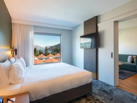 Holiday Inn Express & Suites QUEENSTOWN by IHG