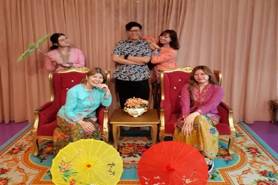 【特色體驗】穿上小娘惹服裝拍攝