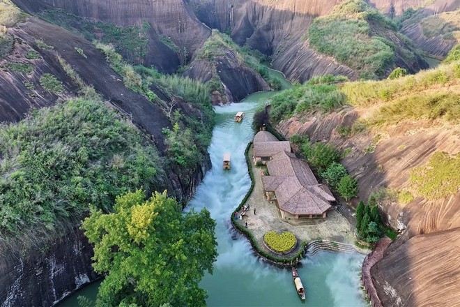 飛天山九龍水寨