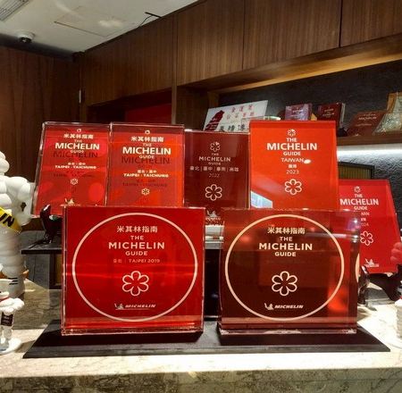 台北+米芝蓮4天品味生活之旅 全程萬豪集團管理北投雅樂軒酒店、連續七年榮獲米芝蓮一星金蓬萊遵古台菜餐廳+米芝蓮必比登推薦美食   *再減$160 憑指定中銀咭推廣碼 《BOC160A2》