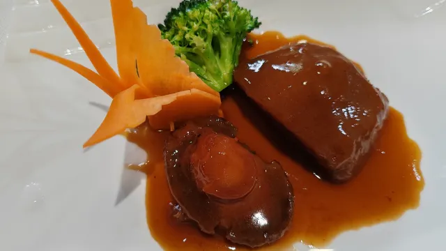 (位上)手工柚皮扣鮑魚+(位上)招牌木瓜燉雪蛤宴