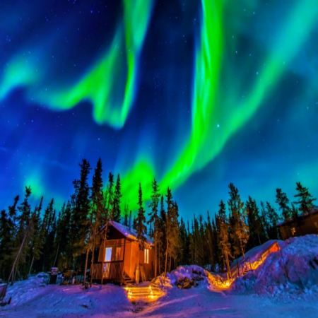 加拿大當地參團(1人可出發#)~黃刀鎮觀賞北極光4天之旅(黃刀鎮自由活動、梯皮帳篷營地觀賞極光或追獵極光)《天天出發》