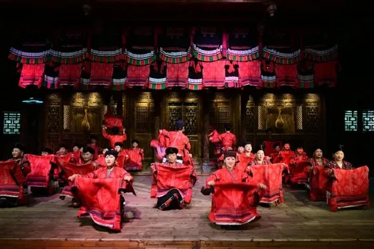 黃洛紅瑤長髮村表演