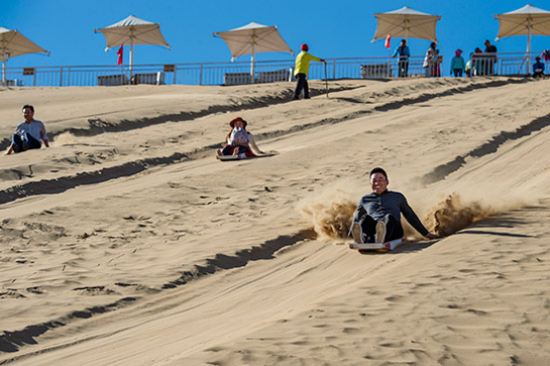 庫布其七星湖旅遊區~滑沙