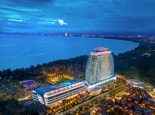 【5鑽】海南島‧漫享陽光5天度假豪華團  夢幻香山花海、三角梅科博園、品嚐當地老字號下午茶~娘惹糕點+椰奶清補涼、非遺文化展示中心、清水灣自由燈塔、威士忌博物館、深入雨林探訪原始黎村苗寨