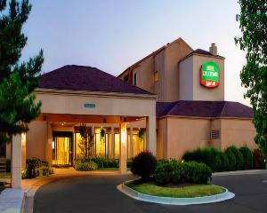 香港-聖路易斯自由行 國泰航空公司+聖路易斯市中心西萬怡酒店