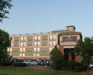 香港-里賈納自由行 香港航空公司+裏吉納皇家酒店 - 温德姆商標精選酒店