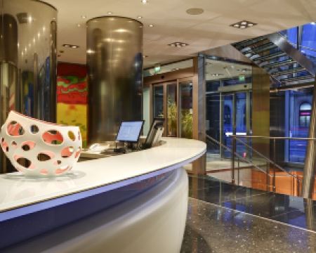 香港-博洛尼亞自由行 北歐航空公司+博洛尼亞中心烏納酒店