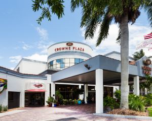 香港-邁爾斯堡自由行 美國聯合航空公司+邁爾斯堡鐘樓店皇冠假日酒店