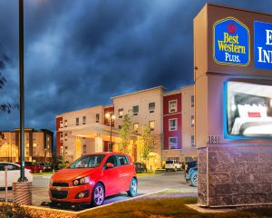 香港-里賈納自由行 香港航空公司+貝斯特韋斯特優質普勒斯東門套房酒店