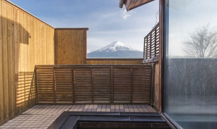 河口湖温泉酒店露天風呂遠眺富士山美景 河口湖温泉酒店露天風呂遠眺富士山美景