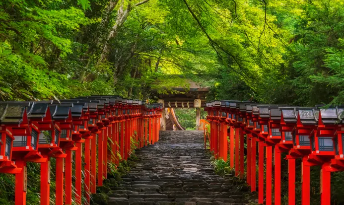 位於鞍馬山區的貴船神社