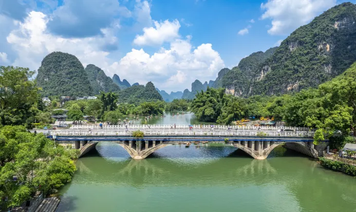 遇龍河景區工農橋喀斯特峰林與田園風光 遇龍河景區工農橋喀斯特峰林與田園風光