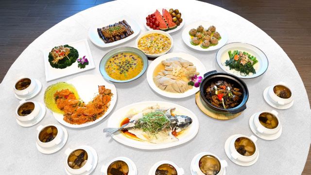 (位上)鮑魚邊燉羊肚菌+金湯五穀雜糧燴海參