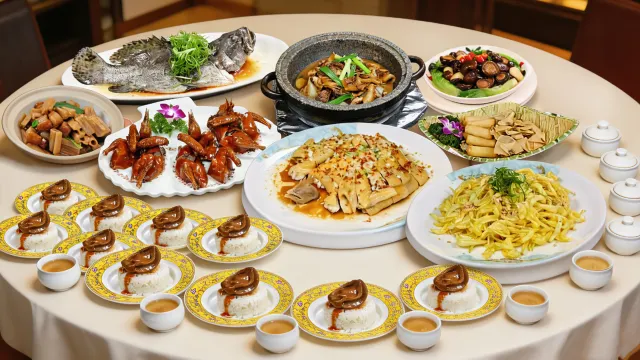 十五頭南非亁鮑撈飯(位上)+鮮人參燉海味肉汁湯(位上)