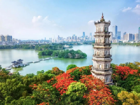 《180°無敵海景酒店+高鐵+湯泉》惠東雙月灣享海度假酒店(酒店私家沙灘+無邊際泳池+浸泡湯泉)+國際品牌~Crowne Plaza惠州皇冠假日酒店+2晚【酒店海鮮自助晚餐】惠州純玩3天團