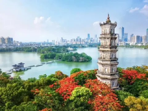 《180°無敵海景酒店+高鐵+湯泉》惠東雙月灣享海度假酒店(酒店私家沙灘+無邊際泳池+浸泡湯泉)+國際品牌~Crowne Plaza惠州皇冠假日酒店+2晚【酒店海鮮自助晚餐】惠州純玩3天團 《180°無敵海景酒店+高鐵+湯泉》惠東雙月灣享海度假酒店(酒店私家沙灘+無邊際泳池+浸泡湯泉)+國際品牌~Crowne Plaza惠州皇冠假日酒店+2晚【酒店海鮮自助晚餐】惠州純玩3天團