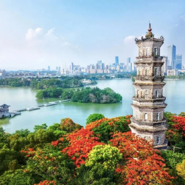 《180°無敵海景酒店+高鐵+湯泉》惠東雙月灣享海度假酒店(酒店私家沙灘+無邊際泳池+浸泡湯泉)+國際品牌~Crowne Plaza惠州皇冠假日酒店+2晚【酒店海鮮自助晚餐】惠州純玩3天團