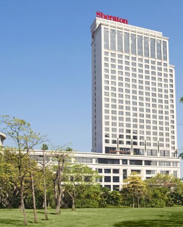 《中山逍遙遊》國際品牌Sheraton中山喜來登酒店(中山華發商都)(夜遊孫文西路步行街)【海鮮火鍋烤肉自助餐】【(位上)八珍薈萃翡翠盅+鮑汁扒海參宴】【金鐘罩古法燒鵝(保證每席1隻)】中山純玩2天團