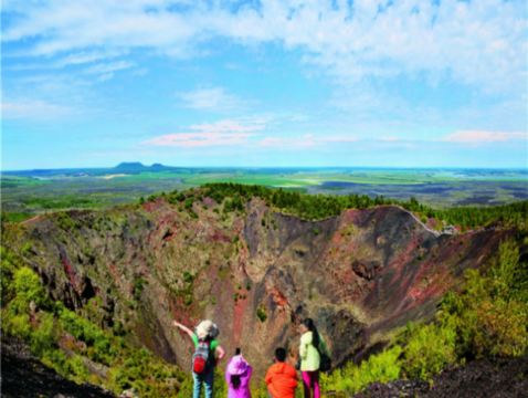 【《全港獨家》星空別墅宿泊體驗】漠河、阿里河、五大連池、哈爾濱 東北8天深度之旅 世界地質公園五大連池、神州北極漠河、阿里河百泉谷、相思谷森林蒸汽小火車、布蘇里北疆軍事要塞、敖魯古雅使鹿部落