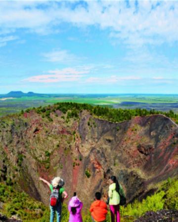 【《全港獨家》星空別墅宿泊體驗】漠河、阿里河、五大連池、哈爾濱 東北8天深度之旅 世界地質公園五大連池、神州北極漠河、阿里河百泉谷、相思谷森林蒸汽小火車、布蘇里北疆軍事要塞、敖魯古雅使鹿部落