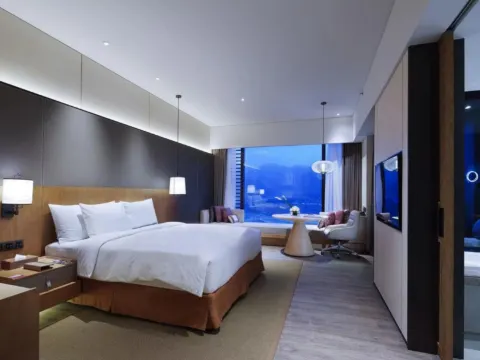 保利皇冠假日酒店